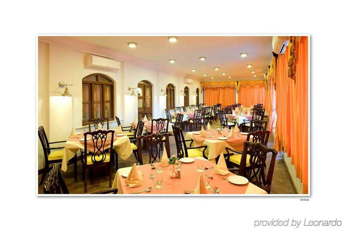 Atulya Fort Khejarla Restaurang bild