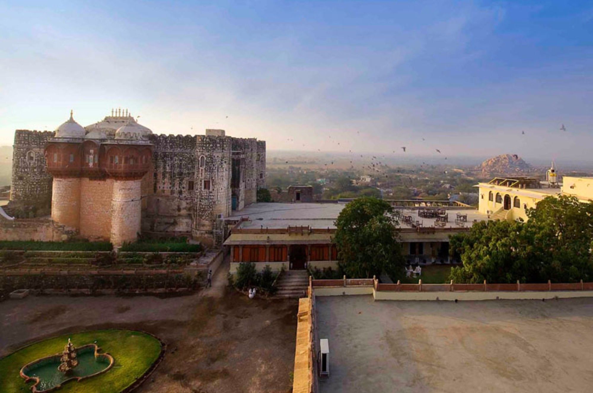 Atulya Fort Khejarla Exteriör bild