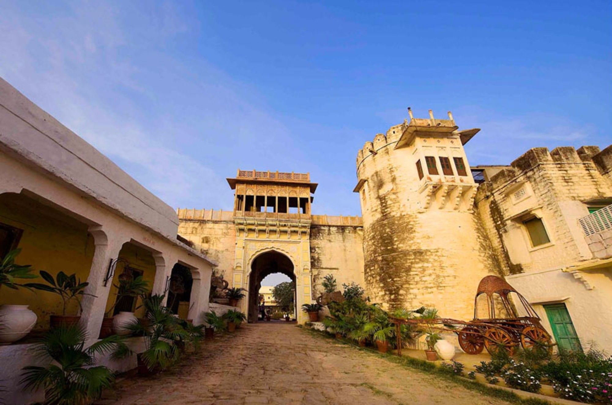 Atulya Fort Khejarla Exteriör bild